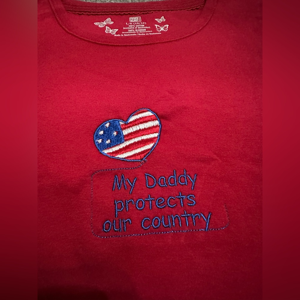 Vintage My Daddy Protects Our Country Child Tshirt Red  Size L Girls Military